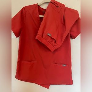 figs top & pants - color clay